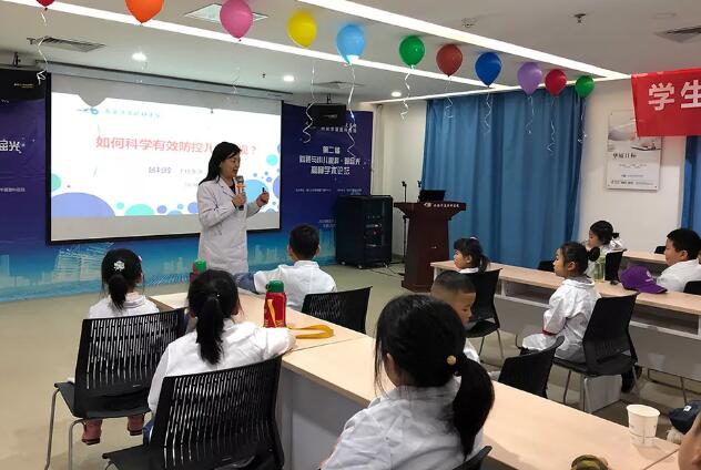 西安易游体育举办2020年第*一场 “我是小医生” 青少年近视防控亲子活动4.jpg