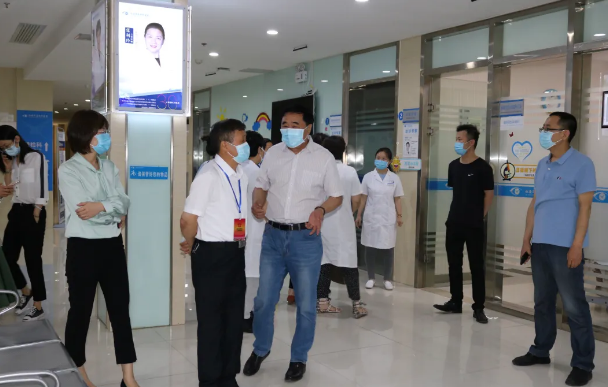 西安市雁塔区大人视察组一行莅临西安易游体育调研指导4.png 西安市雁塔区大人视察组一行莅临西安易游体育调研指导4.png