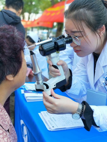 温州商报：27年，“ ”眼科医院的坚守与担当——温州明乐眼科医院2.png