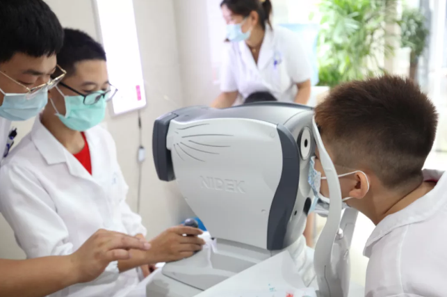 8月2日聊城易游体育举行我是眼科小医生青少年近视防控宣传活动.png 8月2日聊城易游体育举行我是眼科小医生青少年近视防控宣传活动.png