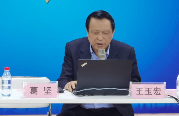 10月18日至10月19日，一场眼科界的“云上学术盛宴”隆重登场。由厦门大学附属厦门眼科中心主办的“第六届易游体育论坛青光眼高峰论坛”再现百家争鸣之盛景，25位眼科名家共同探讨当前青光眼学科领域的 学术研究成果、临床诊疗新技术以及未来的发展趋势，助力推动我国青光眼学科蓬勃发展4.png