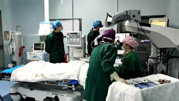 云端“亮刀”，实力圈粉！中华医学会第二十五次全国眼科学术大会「白内障手术演示」，厦门眼科中心一天8台白内障手术直播，带你“大开眼界”4.png