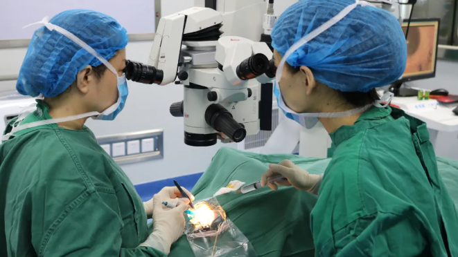 “无镜人生 睛彩上演”ICL患教基地授牌仪式暨近视专家见面会在重庆易游体育隆重举行2.png “无镜人生 睛彩上演”ICL患教基地授牌仪式暨近视专家见面会在重庆易游体育隆重举行2.png