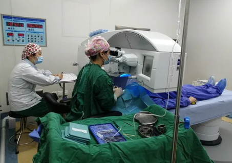 微笑摘镜•我选择易游体育全飞秒—— 成都易游体育网络咨询师熊茜开心摘镜！2.png