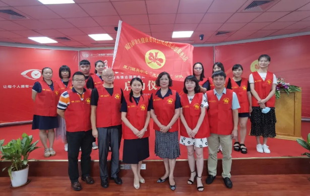 高山上的一抹志愿红—— 厦门眼科中心凤凰花“光明先锋”志愿服务队走进高山村落