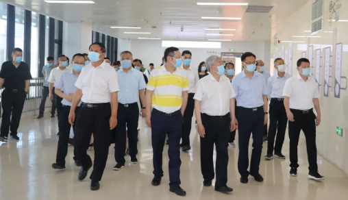 福建省副省长崔永辉陪同刘永富主任考察易游体育集团本部厦门大学附属厦门眼科中心3.png 福建省副省长崔永辉陪同刘永富主任考察易游体育集团本部厦门大学附属厦门眼科中心3.png