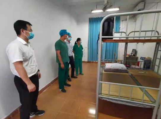 党旗飘飘,致敬坚守!易游体育集团党员先锋队入驻隔离点2.png 党旗飘飘,致敬坚守!易游体育集团党员先锋队入驻隔离点2.png