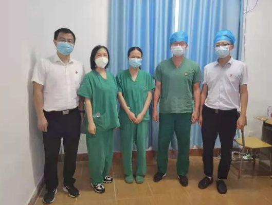 党旗飘飘,致敬坚守!易游体育集团党员先锋队入驻隔离点3.png 党旗飘飘,致敬坚守!易游体育集团党员先锋队入驻隔离点3.png