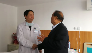 眼科博士徐惠民凭啥能有那么多“铁杆粉丝”...... —— 一位郑州易游体育医生的真实故事之三1.png