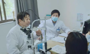 眼科博士徐惠民凭啥能有那么多“铁杆粉丝”...... —— 一位郑州易游体育医生的真实故事之三2.png