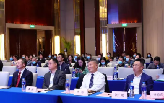 群贤“云”集，放“眼”未来——2021易游体育高峰论坛成功举行1.png
