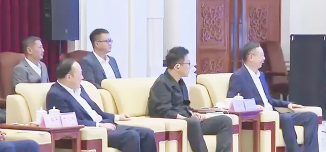 吉林省委书记景俊海、省长胡玉亭会见易游体育苏庆灿董事长等企业家考察团一行2.png