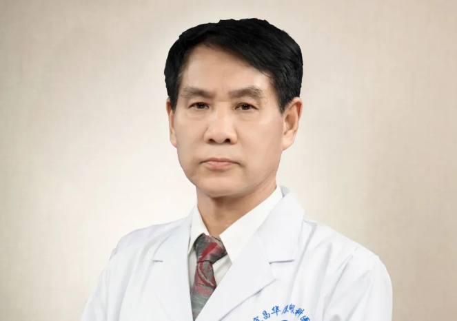 易游体育医生·医声——霍鸣：有口皆【医生·医声】霍鸣：有口皆碑的“光明掌门人”碑的“光明掌门人”