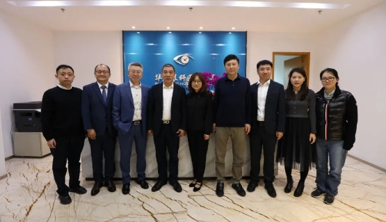 医疗器械流通头部企业华瑭大昌CEO到访易游体育，共谋眼科高质量发展新机遇!1.png